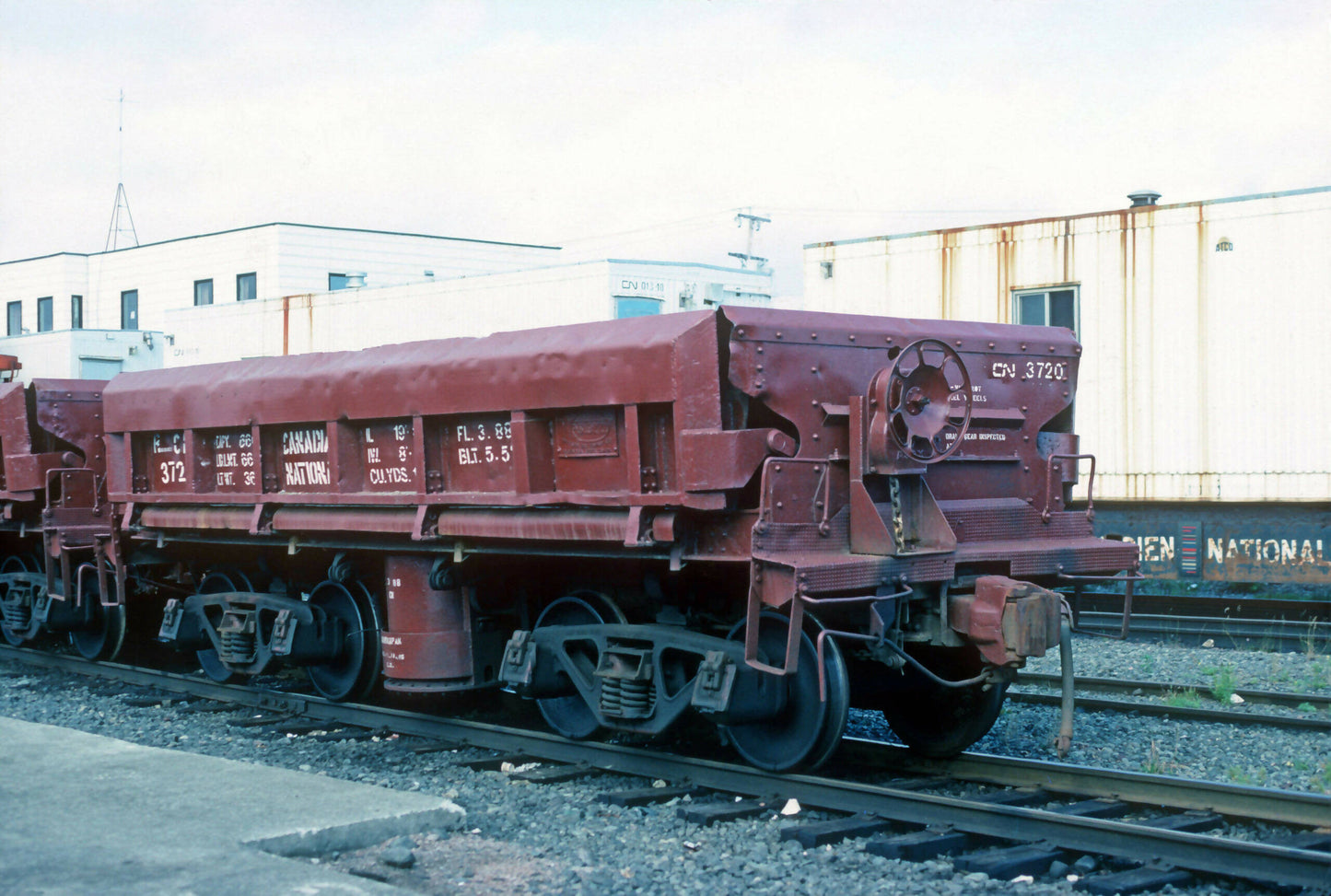 Narrow Gauge Air Dump Car - HO, S