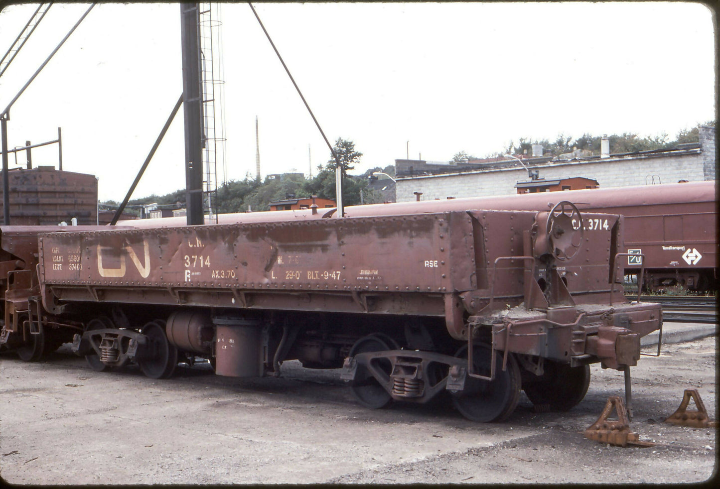 Narrow Gauge Side Air Dump Car - HO, S