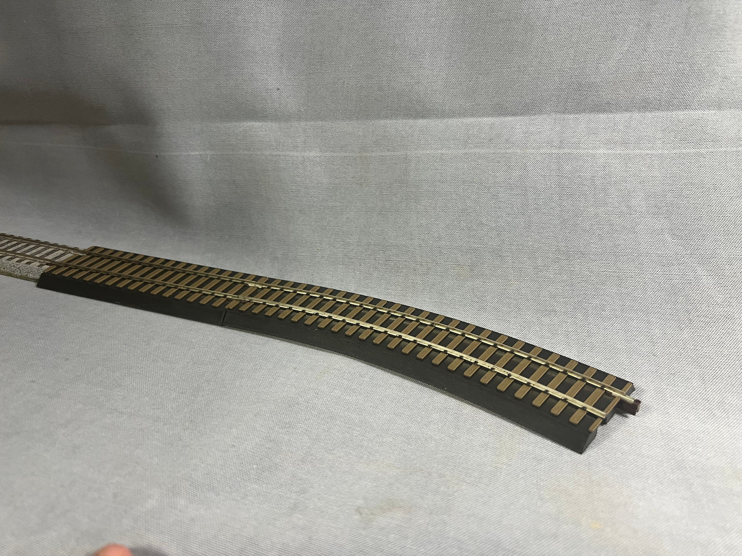 On30 Curve and Straight Connected to Kato track section