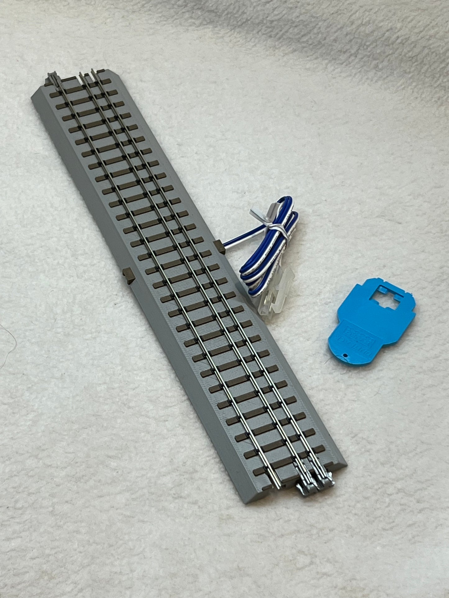 Mainline Railworks HO/HOn3 Sectional Straight Feeder Track