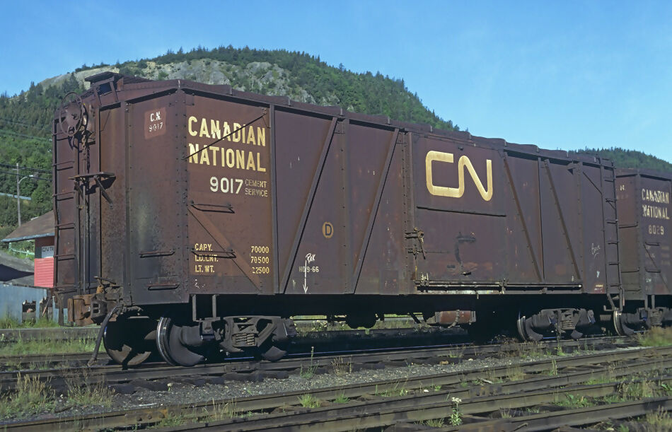 CN NARROW GAUGE BOXCAR Smooth Side V2