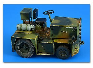 Aerobonus 320108 1/32 United G40 (LPG) Tow Tractor
