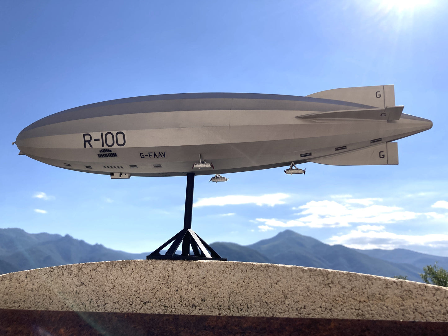 R100 Airship at the Montreal Mast, 1:500 scale