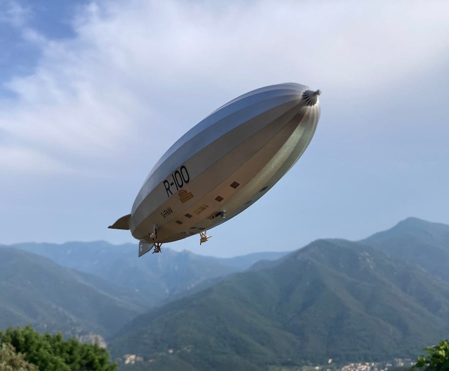 R100 Airship kit in 1:600 or 1:700 scale with Display Stand and Decals